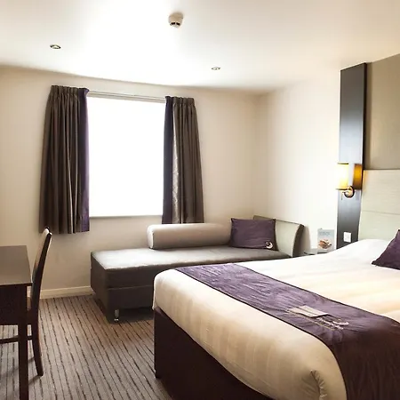 Premier Inn London Brixton-3